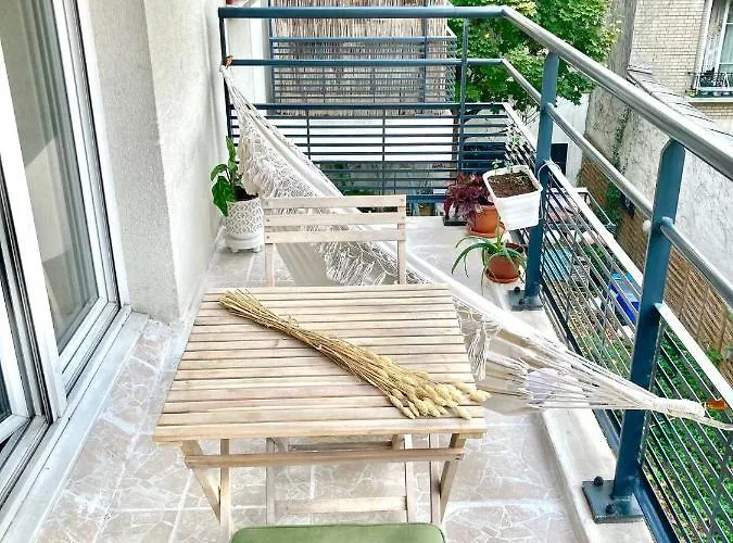 Entier Avec Balcon Sur Cour à