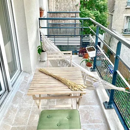 Entier Avec Balcon Sur Cour à