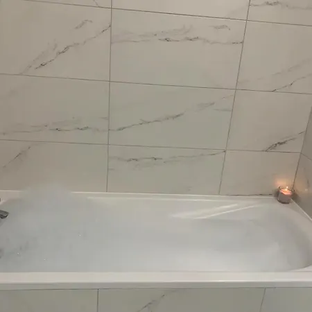 Appartamento Entier Avec Balcon Sur Cour à *