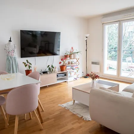 Entier Avec Balcon Sur Cour à