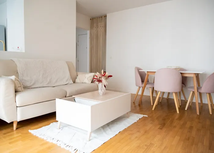 Entier Avec Balcon Sur Cour A * باريس