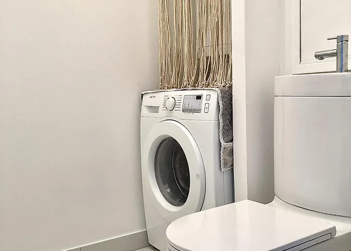 Entier Avec Balcon Sur Cour A باريس